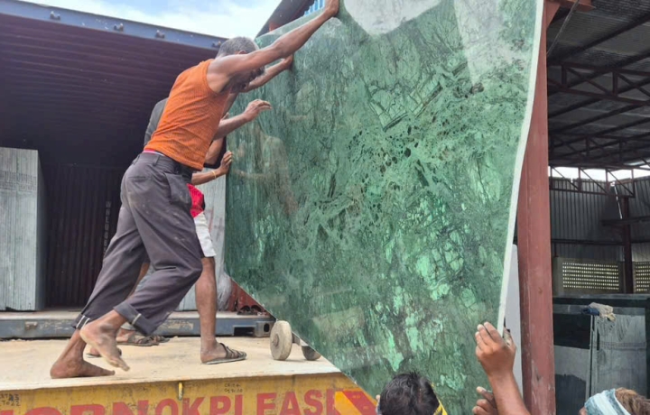 Đá Marble Xanh – Lô Hàng 2 Container Đã Sẵn Sàng Vận Chuyển